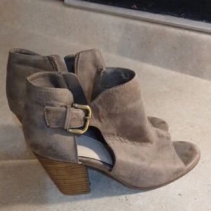 Fergalicious Taupe Heeled Open Toe Boots with Buckle Sz 10M